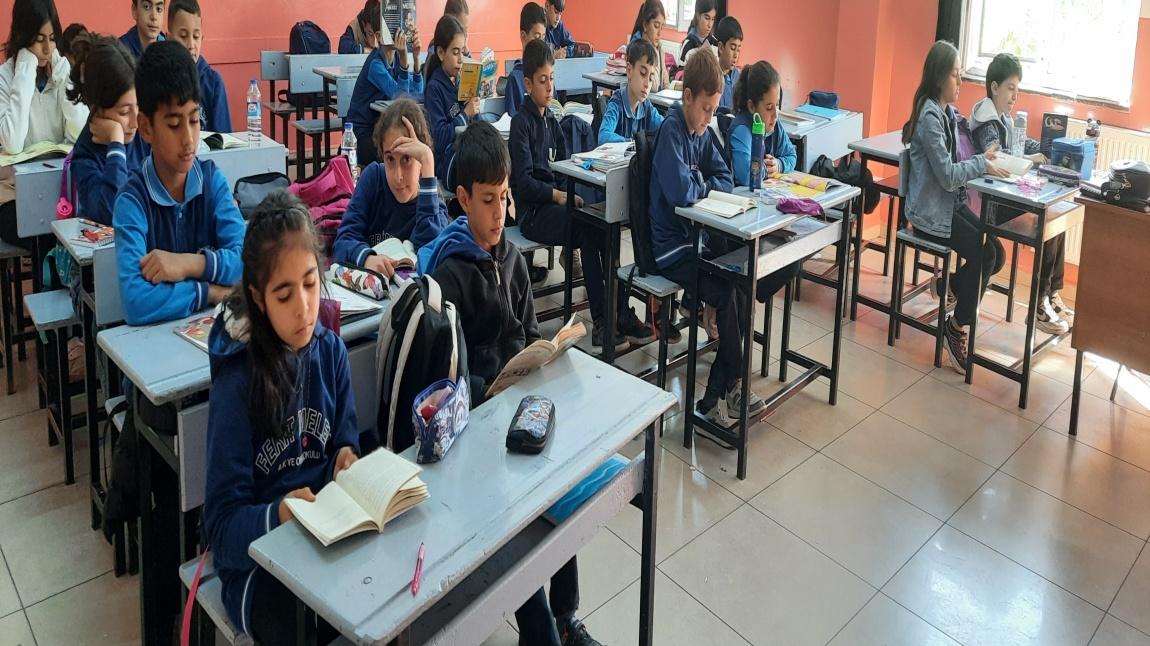 Okulumuzda Kitap Okuma Saatimiz...